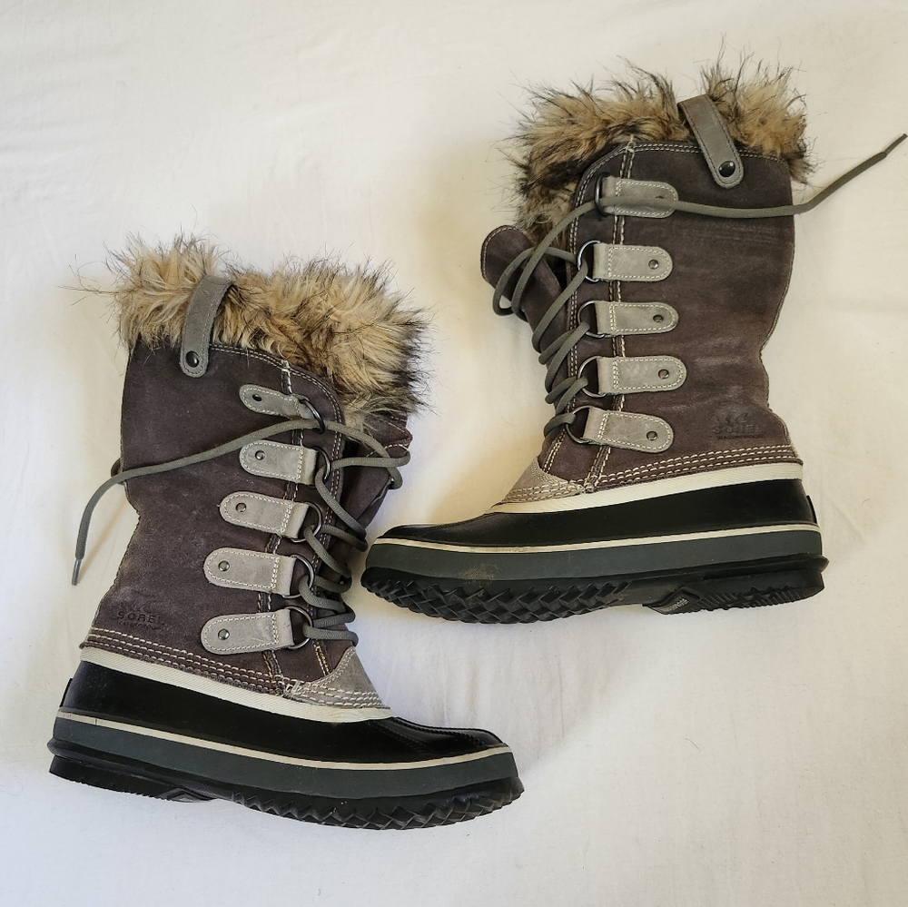 Sorel Joan of Arctic winter boots faux fur trim gray suede leather waterproof 7